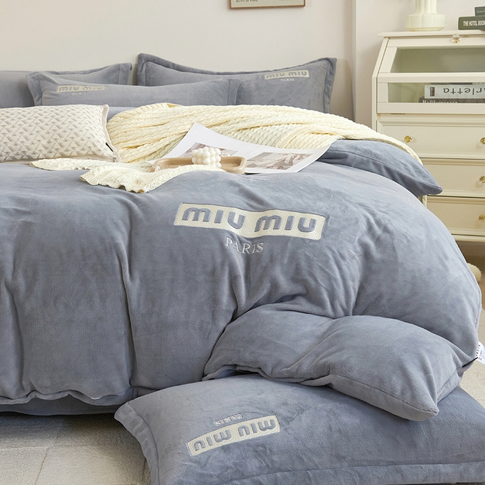 91家纺网 家纺一手货源 找家纺 2024新款m风高品绣花四件套 高级灰