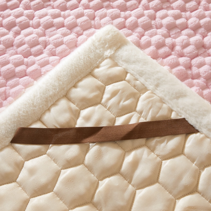 91家纺网 家纺一手货源 找家纺 鑫钰 2024秋冬新款加厚金龟绒牛奶绒床护垫床垫 金龟绒-嫩粉