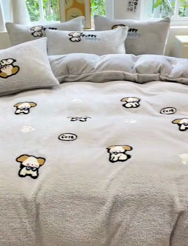 91家纺网 家纺一手货源 找家纺 金爱家 2024新款220g加厚防静电泰迪绒牛奶绒刺绣四件套 泰迪绒-好伙伴