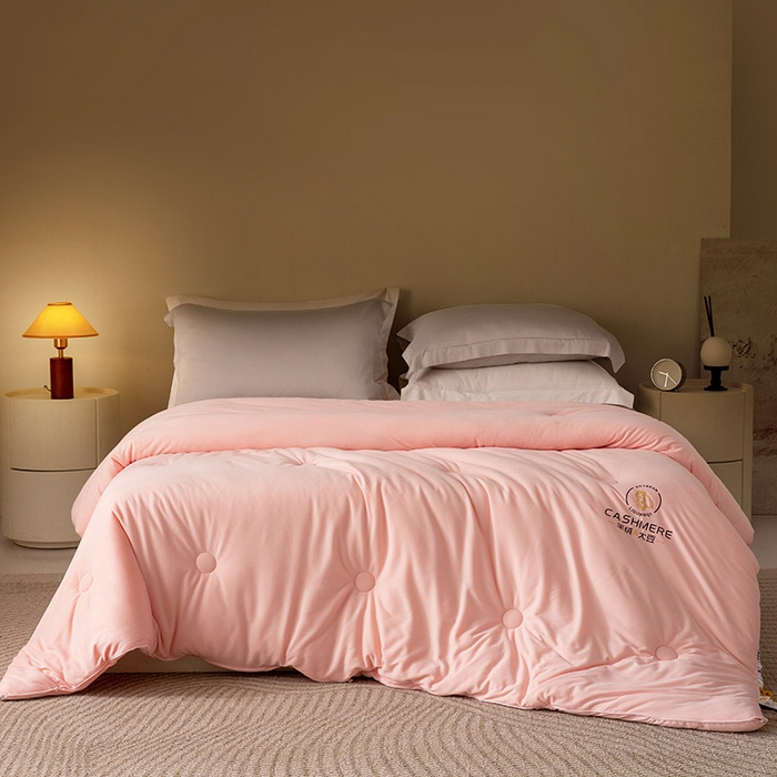 91家纺网 家纺一手货源 找家纺 被靠被 2024新款火山绒大豆纤维被被子被芯 桃粉