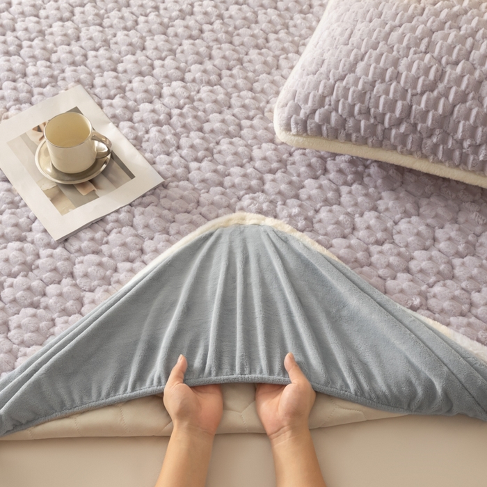 91家纺网 家纺一手货源 找家纺 鑫钰 2024秋冬新款加厚金龟绒牛奶绒床笠床垫保护罩 金龟绒-紫灰