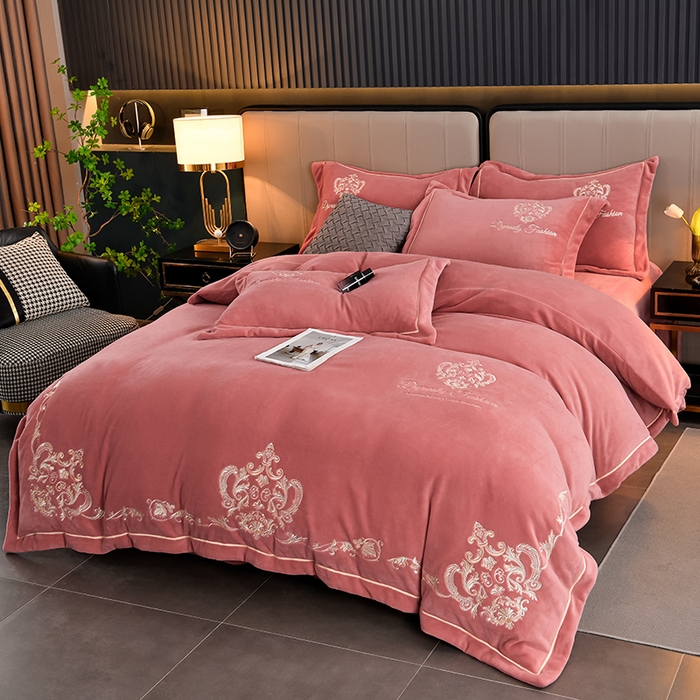 91家纺网 家纺一手货源 找家纺 沐妍家纺 2024新款重工刺绣绣花纯色牛奶绒四件套皇冠-豆沙红