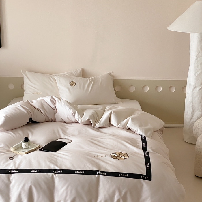 91家纺网 家纺一手货源 找家纺 旷野 2024新款100支全棉磨毛刺绣四件套 山茶花奶白