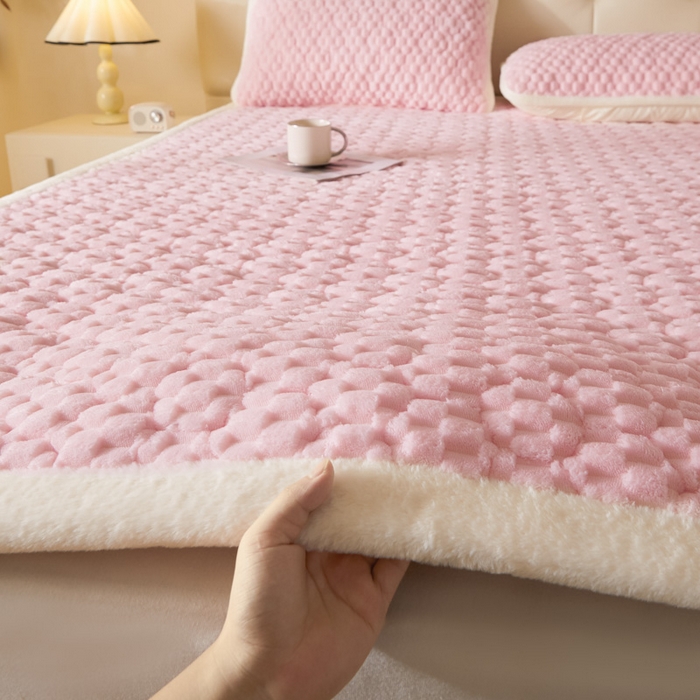 91家纺网 家纺一手货源 找家纺 鑫钰 2024秋冬新款加厚金龟绒牛奶绒床护垫床垫 金龟绒-嫩粉