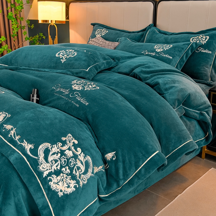 91家纺网 家纺一手货源 找家纺 沐妍家纺 2024新款重工刺绣绣花纯色牛奶绒四件套皇冠-午夜蓝