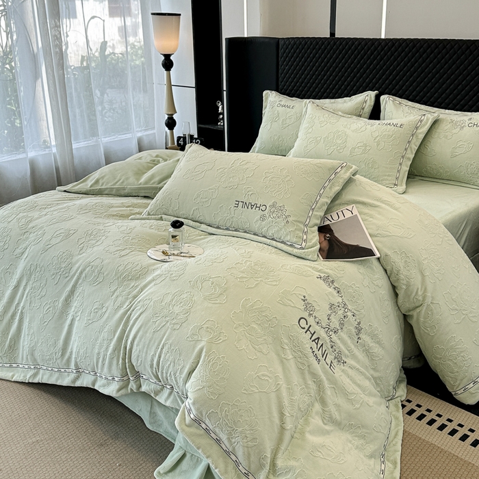 91家纺网 家纺一手货源 找家纺 宅家居 2025新款轻奢小香风雕花刺绣全消光A类高克重牛奶绒四件套-小香牡丹 小香牡丹-果绿