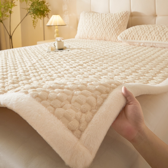 91家纺网 家纺一手货源 找家纺 鑫钰 2024秋冬新款加厚金龟绒牛奶绒床护垫床垫 金龟绒-米白