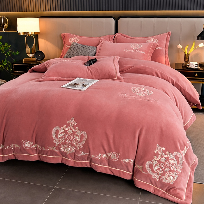 91家纺网 家纺一手货源 找家纺 沐妍家纺 2024新款重工刺绣绣花纯色牛奶绒四件套皇冠-豆沙红