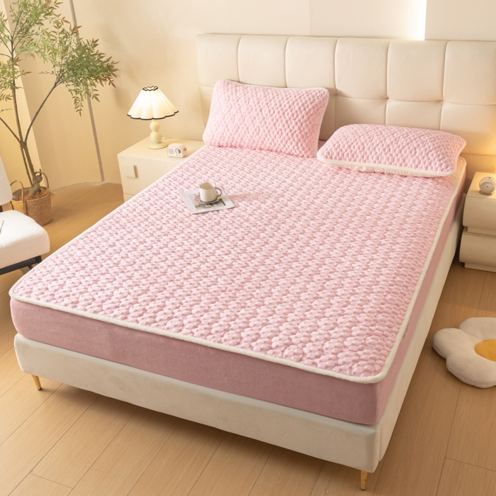 91家纺网 家纺一手货源 找家纺 鑫钰 2024秋冬新款加厚金龟绒牛奶绒床笠床垫保护罩 金龟绒-嫩粉