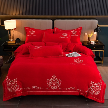 91家纺网 家纺一手货源 找家纺 沐妍家纺 2024新款重工刺绣绣花纯色牛奶绒四件套皇冠-喜庆红,皇冠-喜庆红