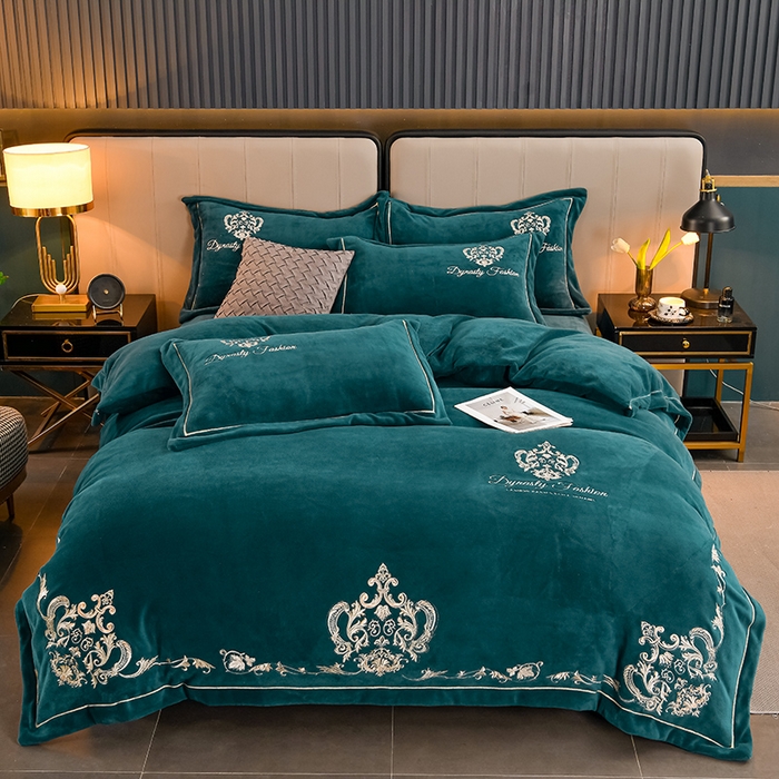 91家纺网 家纺一手货源 找家纺 沐妍家纺 2024新款重工刺绣绣花纯色牛奶绒四件套皇冠-午夜蓝