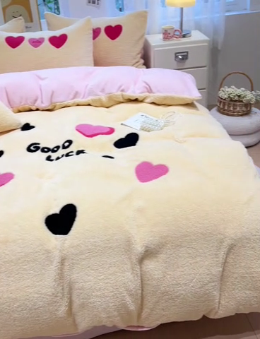 91家纺网 家纺一手货源 找家纺 金爱家 2024新款220g加厚防静电泰迪绒牛奶绒刺绣四件套 泰迪绒-幸运心