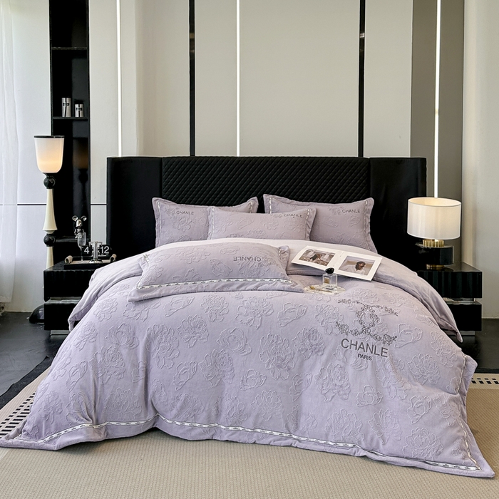91家纺网 家纺一手货源 找家纺 宅家居 2025新款轻奢小香风雕花刺绣全消光A类高克重牛奶绒四件套-小香牡丹 小香牡丹-紫色