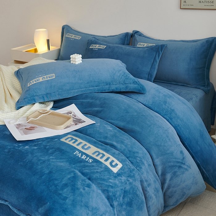 91家纺网 家纺一手货源 找家纺 2024新款m风高品绣花四件套 深海蓝