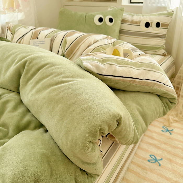 91家纺网 家纺一手货源 找家纺 慕尚 2025新款可爱大眼睛蝴蝶结牛奶绒四件套 露娜松石绿