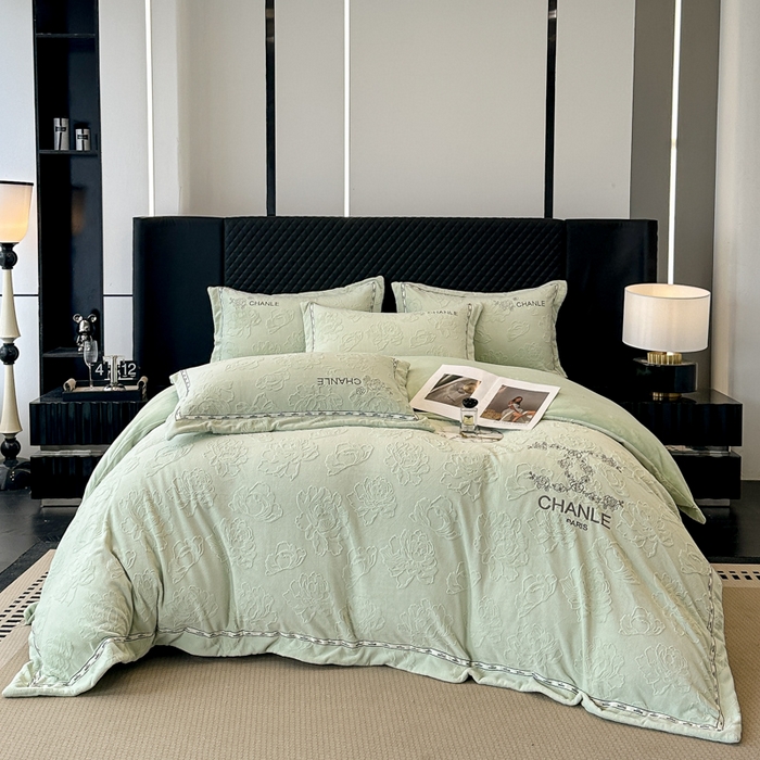 91家纺网 家纺一手货源 找家纺 宅家居 2025新款轻奢小香风雕花刺绣全消光A类高克重牛奶绒四件套-小香牡丹 小香牡丹-果绿