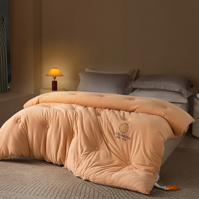 91家纺网 家纺一手货源 找家纺 被靠被 2024新款火山绒大豆纤维被被子被芯 奶茶黄