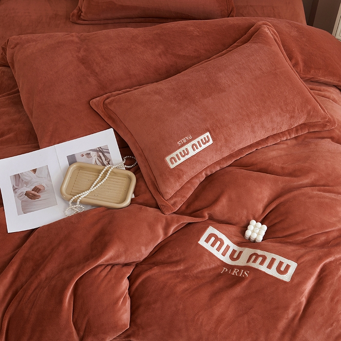 91家纺网 家纺一手货源 找家纺 2024新款m风高品绣花四件套 珊瑚色