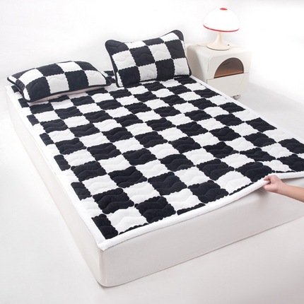 91家纺网 家纺一手货源 找家纺 （总）恒尚居 2024-秋冬新品牛奶绒床褥垫【棋盘格】加厚夹棉软床垫床褥子床护垫