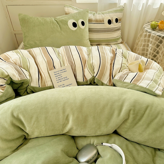 91家纺网 家纺一手货源 找家纺 慕尚 2025新款可爱大眼睛蝴蝶结牛奶绒四件套 露娜松石绿