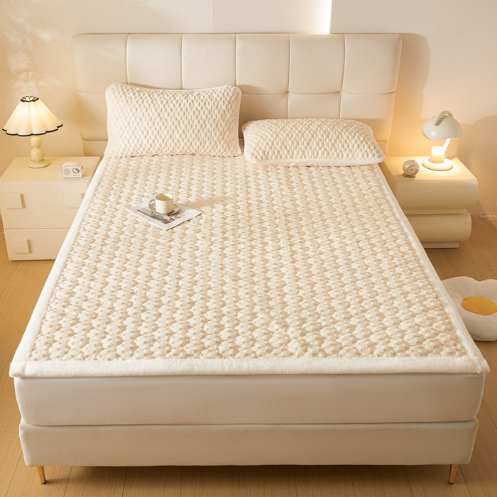 91家纺网 家纺一手货源 找家纺 鑫钰 2024秋冬新款加厚金龟绒牛奶绒床护垫床垫 金龟绒-米白