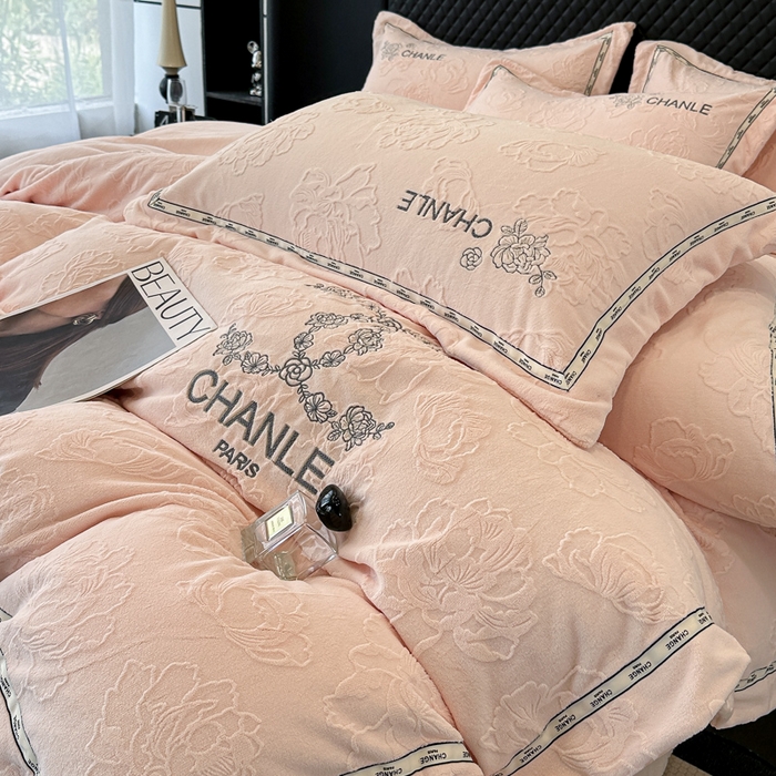 91家纺网 家纺一手货源 找家纺 （总）宅家居 2025新款轻奢小香风雕花刺绣全消光A类高克重牛奶绒四件套-小香牡丹