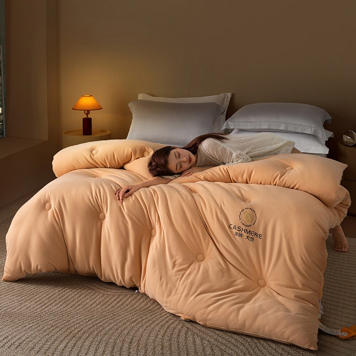 91家纺网 家纺一手货源 找家纺 被靠被 2024新款火山绒大豆纤维被被子被芯 奶茶黄