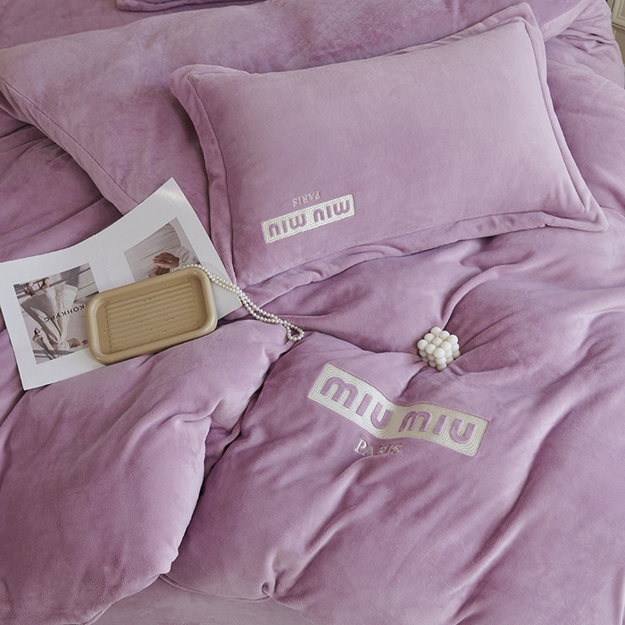 91家纺网 家纺一手货源 找家纺 2024新款m风高品绣花四件套 香芋紫