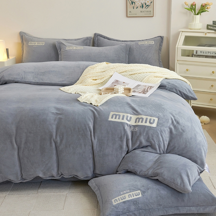 91家纺网 家纺一手货源 找家纺 2024新款m风高品绣花四件套 高级灰