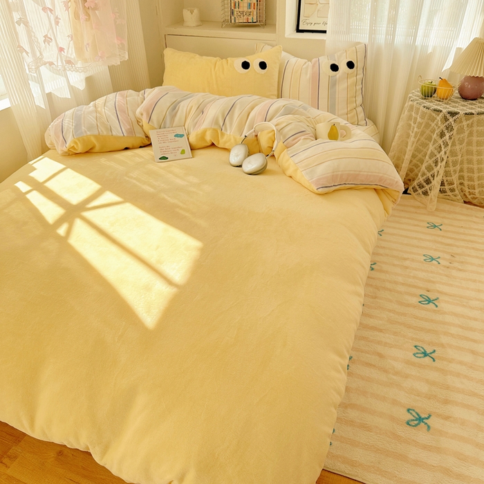 91家纺网 家纺一手货源 找家纺 慕尚 2025新款可爱大眼睛蝴蝶结牛奶绒四件套 露娜嫩黄