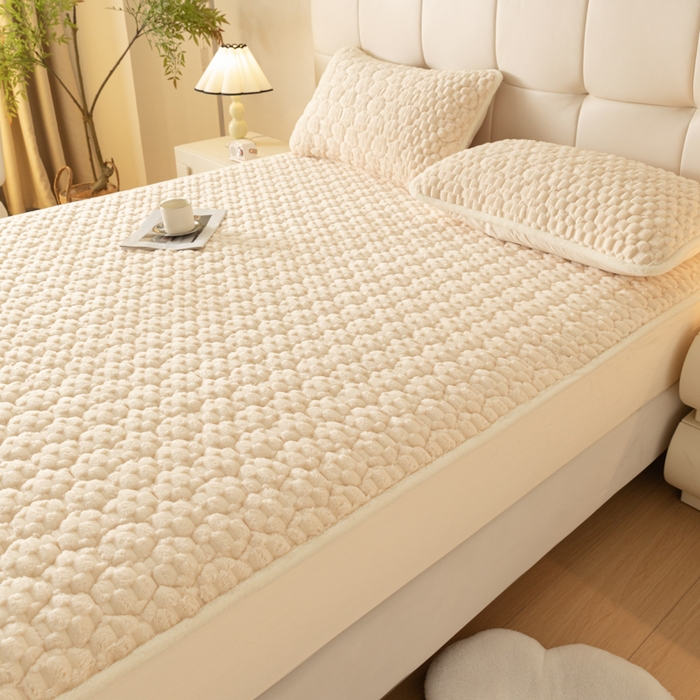 91家纺网 家纺一手货源 找家纺 鑫钰 2024秋冬新款加厚金龟绒牛奶绒床笠床垫保护罩 金龟绒-米白