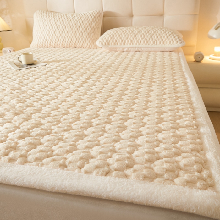 91家纺网 家纺一手货源 找家纺 鑫钰 2024秋冬新款加厚金龟绒牛奶绒床护垫床垫 金龟绒-米白