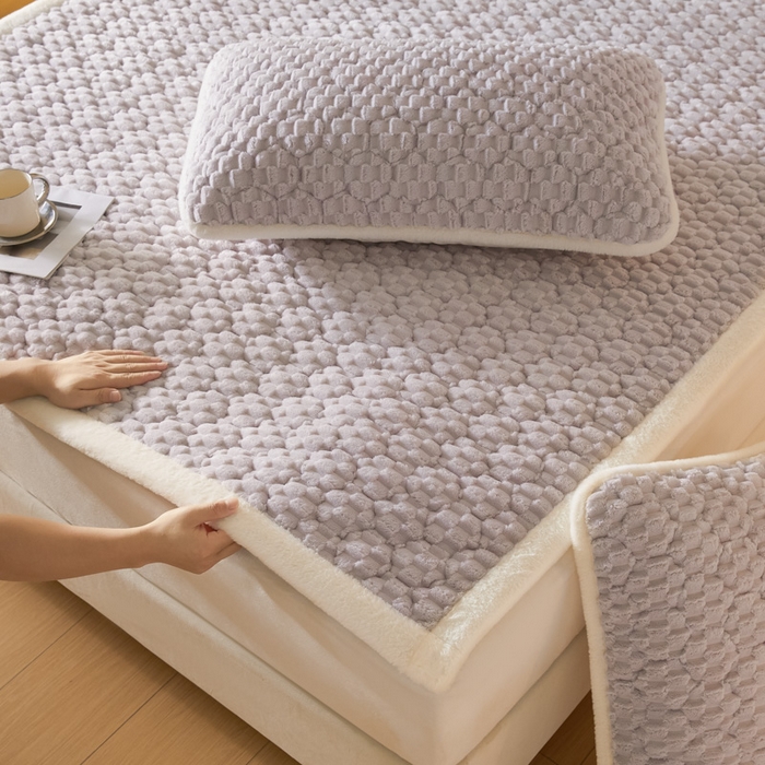 91家纺网 家纺一手货源 找家纺 鑫钰 2024秋冬新款加厚金龟绒牛奶绒床护垫床垫 金龟绒-紫灰