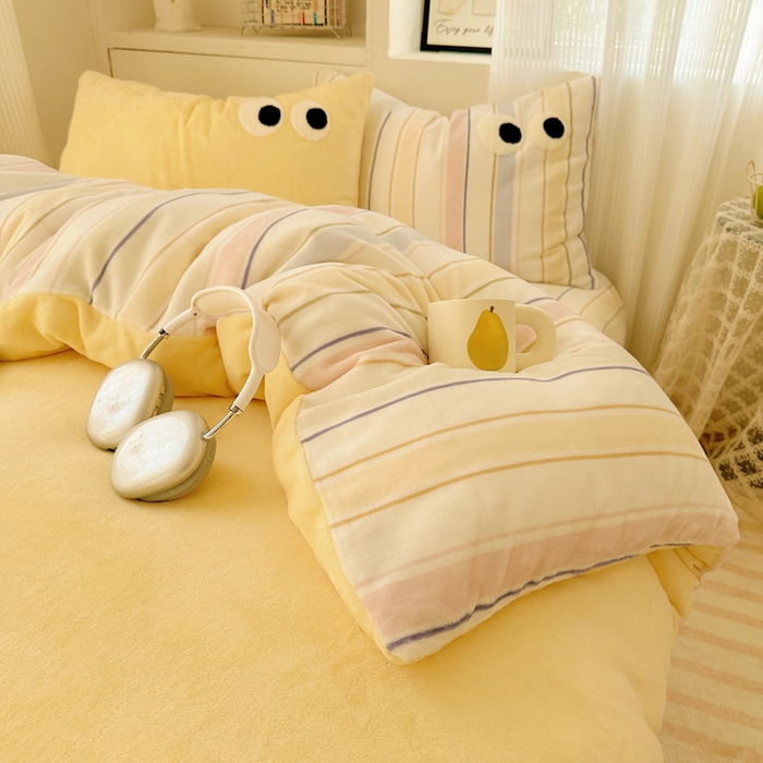 91家纺网 家纺一手货源 找家纺 慕尚 2025新款可爱大眼睛蝴蝶结牛奶绒四件套 露娜嫩黄