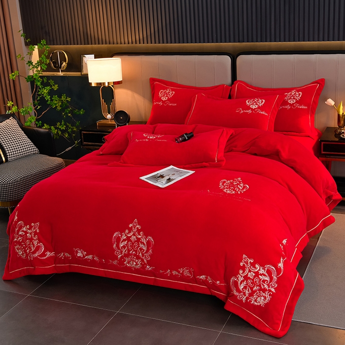 91家纺网 家纺一手货源 找家纺 沐妍家纺 2024新款重工刺绣绣花纯色牛奶绒四件套皇冠-喜庆红
