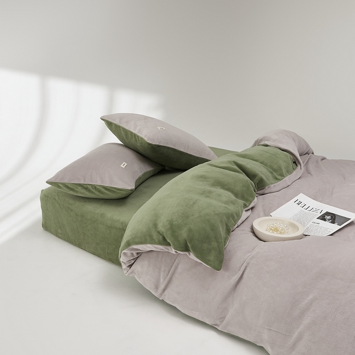 91家纺网 家纺一手货源 找家纺 时光里 2024新款牛奶绒纯色双拼四件套 星际灰拼橄榄绿