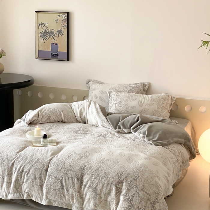 91家纺网 家纺一手货源 找家纺 旷野 2024新款双色提花雕花牛奶绒四件套 田野-灰