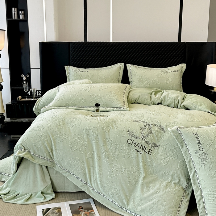 91家纺网 家纺一手货源 找家纺 宅家居 2025新款轻奢小香风雕花刺绣全消光A类高克重牛奶绒四件套-小香牡丹 小香牡丹-果绿