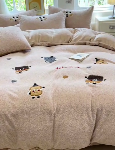 91家纺网 家纺一手货源 找家纺 金爱家 2024新款220g加厚防静电泰迪绒牛奶绒刺绣四件套 泰迪绒-咖啡宝宝