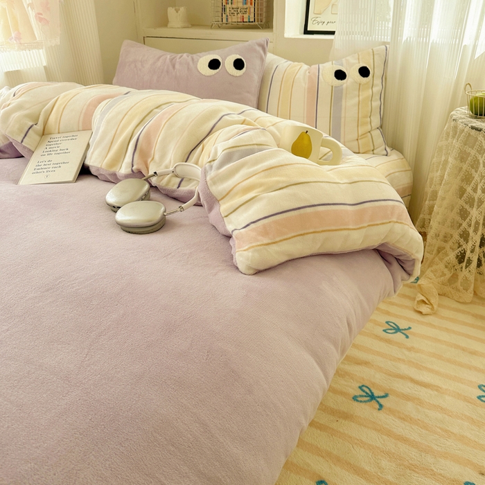 91家纺网 家纺一手货源 找家纺 慕尚 2025新款可爱大眼睛蝴蝶结牛奶绒四件套 露娜风铃紫