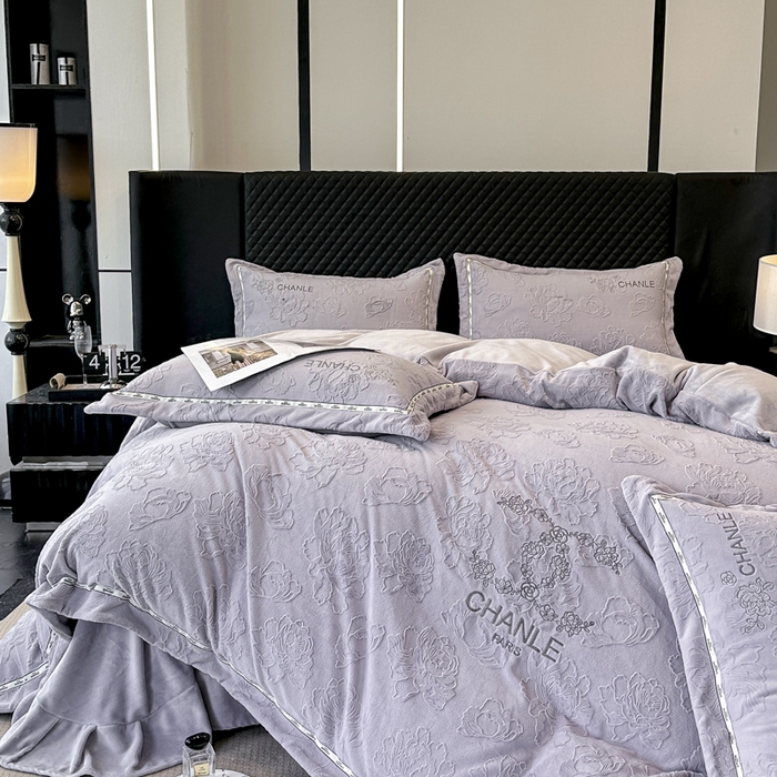 91家纺网 家纺一手货源 找家纺 宅家居 2025新款轻奢小香风雕花刺绣全消光A类高克重牛奶绒四件套-小香牡丹 小香牡丹-紫色