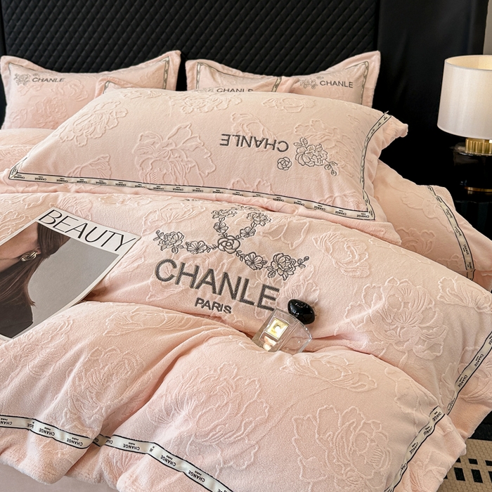 91家纺网 家纺一手货源 找家纺 （总）宅家居 2025新款轻奢小香风雕花刺绣全消光A类高克重牛奶绒四件套-小香牡丹