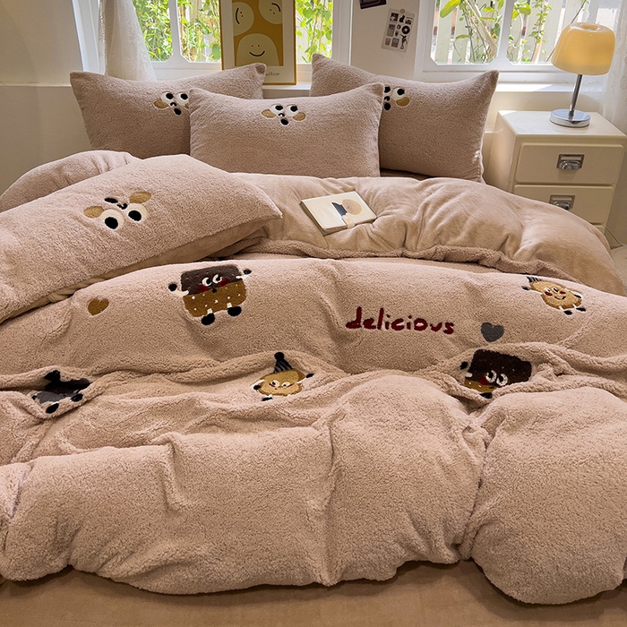 91家纺网 家纺一手货源 找家纺 金爱家 2024新款220g加厚防静电泰迪绒牛奶绒刺绣四件套 泰迪绒-咖啡宝宝