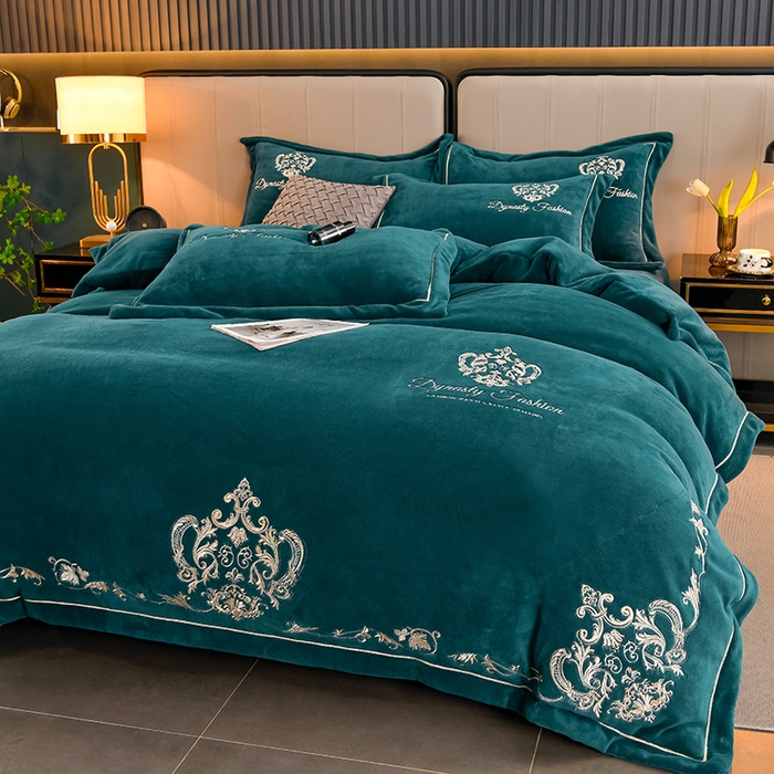 91家纺网 家纺一手货源 找家纺 沐妍家纺 2024新款重工刺绣绣花纯色牛奶绒四件套皇冠-午夜蓝