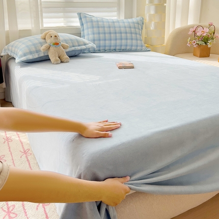 91家纺网 家纺一手货源 找家纺 简一 2024新款A类高克重牛奶绒床单三件套 简约风纯色-浅蓝