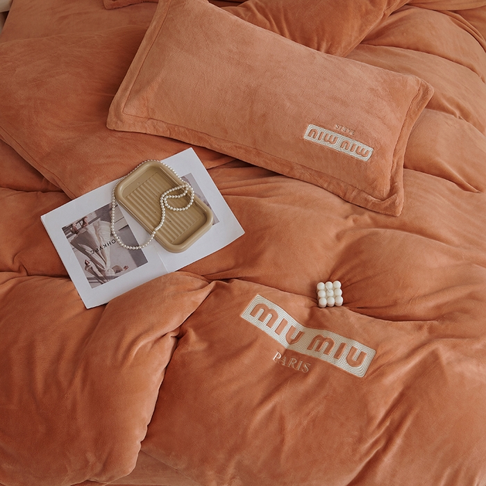 91家纺网 家纺一手货源 找家纺 2024新款m风高品绣花四件套 暮光橙