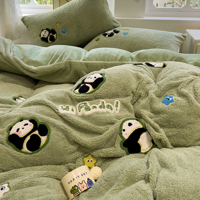 91家纺网 家纺一手货源 找家纺 金爱家 2024新款220g加厚防静电泰迪绒牛奶绒刺绣四件套 泰迪绒-熊猫宝贝