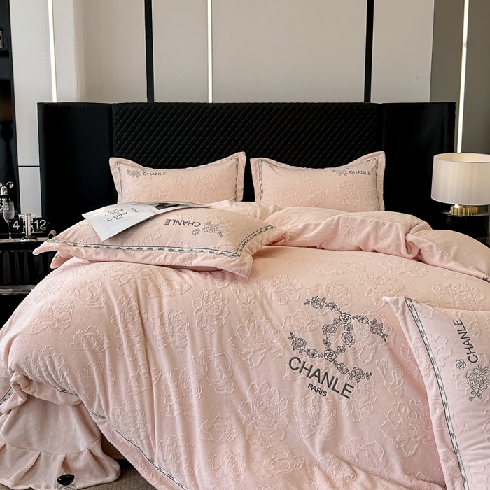 91家纺网 家纺一手货源 找家纺 （总）宅家居 2025新款轻奢小香风雕花刺绣全消光A类高克重牛奶绒四件套-小香牡丹