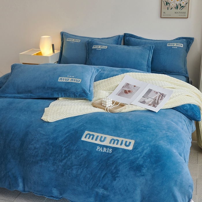 91家纺网 家纺一手货源 找家纺 2024新款m风高品绣花四件套 深海蓝