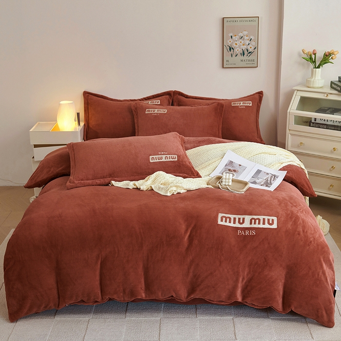 91家纺网 家纺一手货源 找家纺 2024新款m风高品绣花四件套 珊瑚色